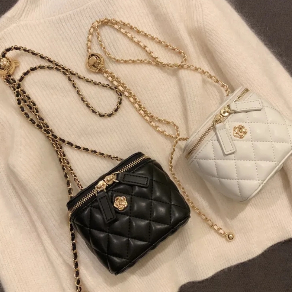 CAMELLIA QUILTED CROSSBODY ADJUSTABLE BAG TRENDY BLACK OR WHITE AND GOLD ACCENTS